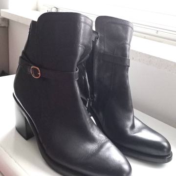 SAM EDELMAN  crne vodootporne gležnjače SIMONA br 40 boots cif i remen