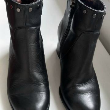 SHOE.com crne kožne čizmice iz Njemačke sa nitnama, veličina 37  Visin