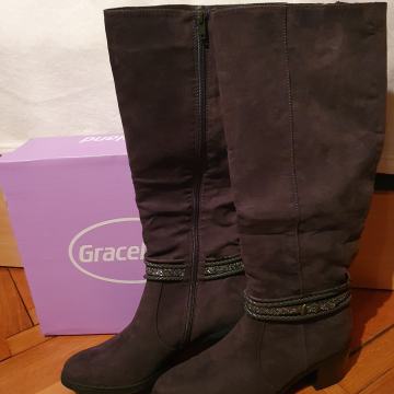 Sive čizme vel.41, NOVE