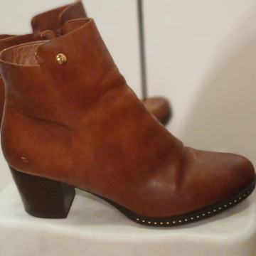 Smeđe gležnjače na blok petu, vel. 39