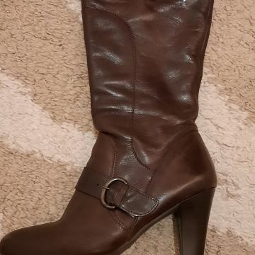 Smeđe kožne čizme 39