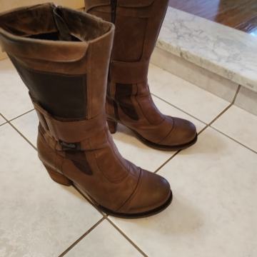 Smeđe kožne čizme - broj 38