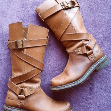 Smeđe kožne čizme Dr. Martens