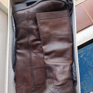 SMEĐE KOŽNE ŽENSKE ČIZME BROJ 38