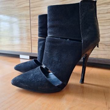 Stikle gleznjace br 39