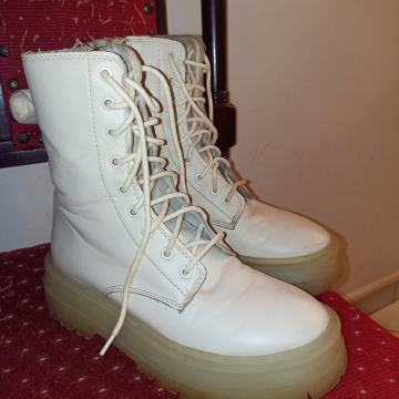 ŽENSKE ČIZME 36 GLEŽNJAČE ČIZMICE VEZIVANJE