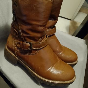 T.Tailor br 38 kožne postavljene ugodne i tople čizmice