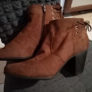 Tamaris br 40 kožne nove gležnjače kvalitetne