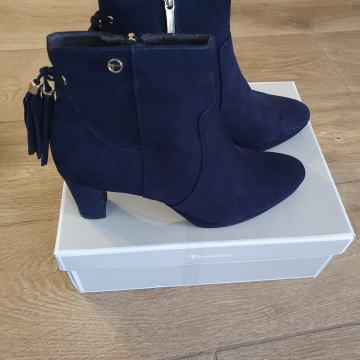 Novo TAMARIS tamnoplave gležnjače na petu, vel 40