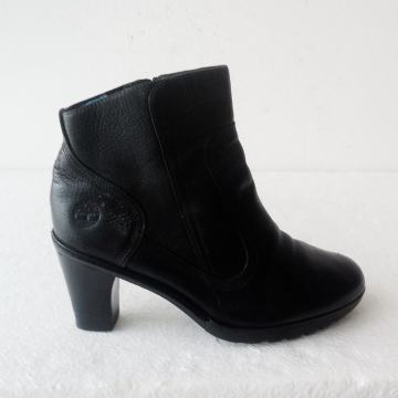 % TIMBERLAND Stratham kraće čizmice na petu/ vel. 41(realno 40).