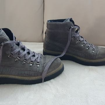 TINE'S kozne cizme br 38