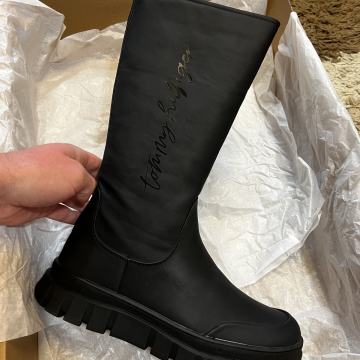 Tommy Hilfiger čizme *NOVO*