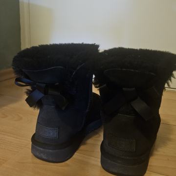 UGG Bailey Bow cizme
