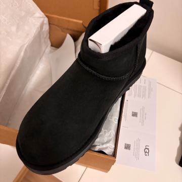 Ugg classic ultra mini; 39