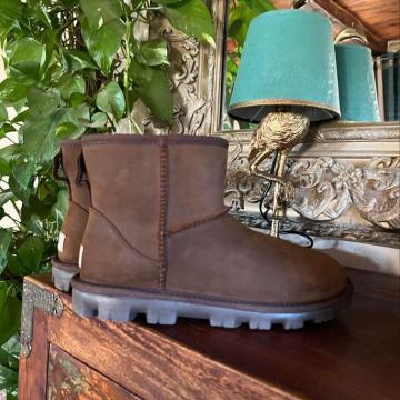 UGG Essential čizme od nubuk kože Originalna cijena -199 €