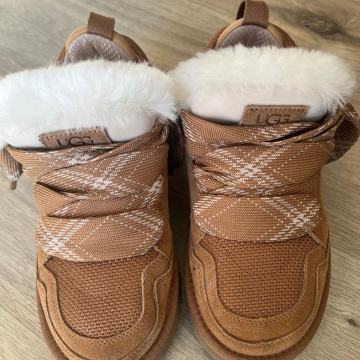 UGG Lowmel
