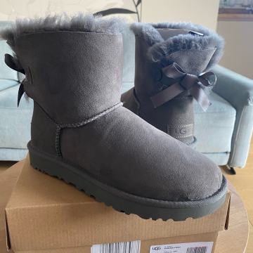 Ugg mini baley bow II 37