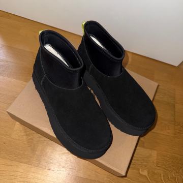 UGG mini dipper NOVEEE