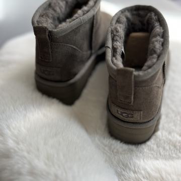 UGG ULTRA MINI PLATFORM čizme broj 41 NOVO ORGINAL
