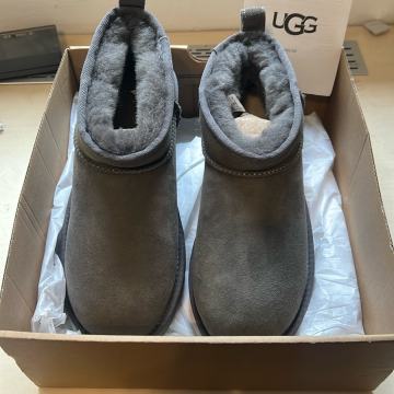 Uggs ultra mini