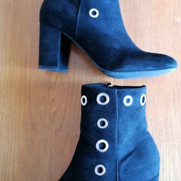 Nove velur ČIZME gležnjače, sa krom zakovicama !!!