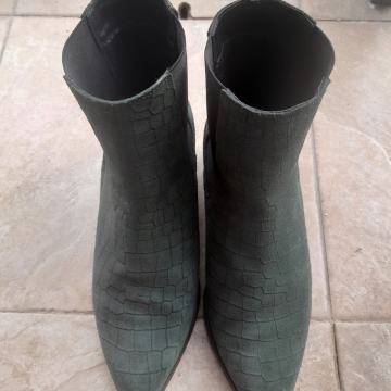 Vero Moda ženske kožne gleznjace 38