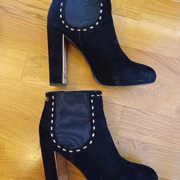 Versace Jeans kožne čizmice.