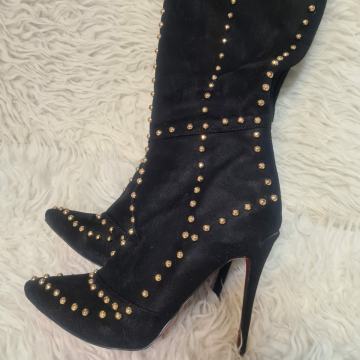 NOVE visoke čizme br.37