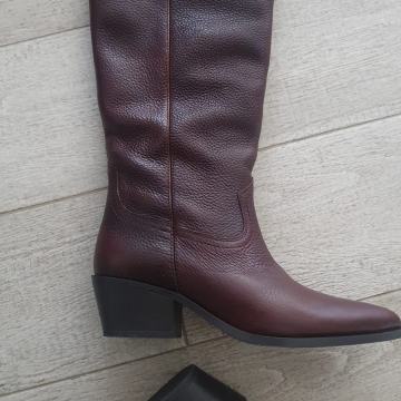 Visoke kožne čizme ZARA