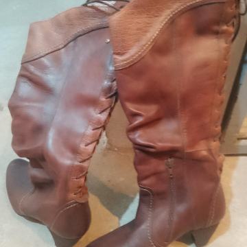 Visoke smedje zimske čizme 37