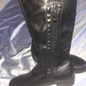 Nove visoke ženske čizme