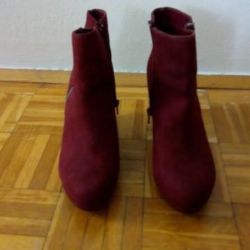 Nove niske bordo velur čizmice za samo 8€!!!