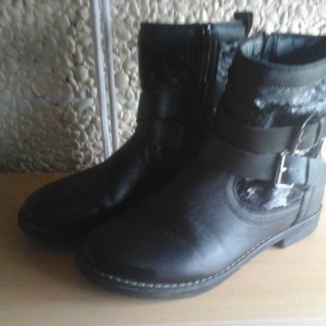 Zara br. 36 kožne nove kvalitetne udobne čizmice