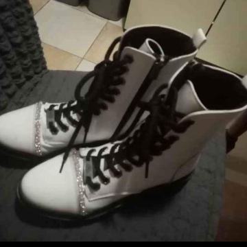 Zara br.37 kožne udobne i lijepe čizmice lakirane