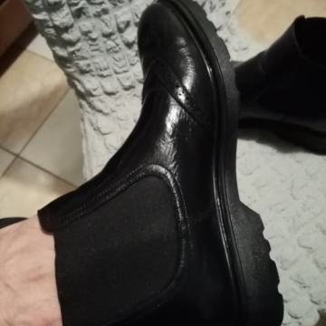 Zara br 40 kožne kvalitetne čizmice s regulacijom u gležnju