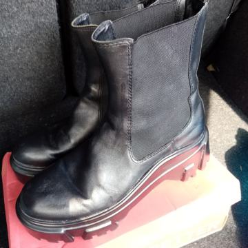 Zara br 40 kožne kvalitetne čizmice s regulacijom u gležnju