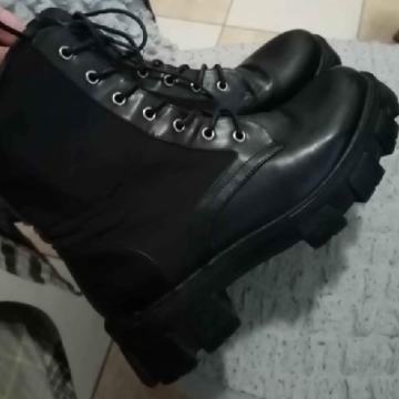 Zara br 41 kvalitetne vodootporne čizmice