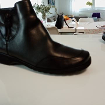 Ženske ARA crne čizme broj 38