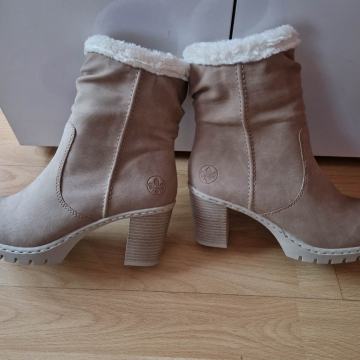 Ženske bež čizmice-Riker