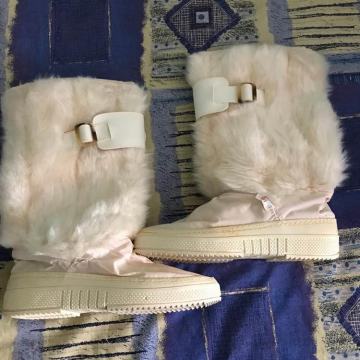 Zenske cizme s krznom broj 38