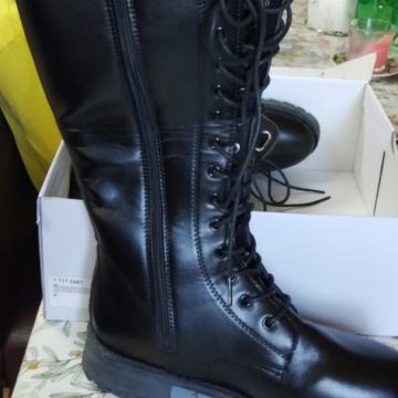 Nove ženske čizme 39.br