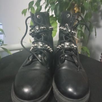 ŽENSKE ČIZME BR 40