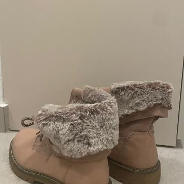 Ženske čizme br. 40