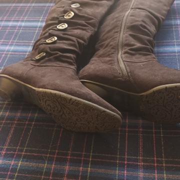 Ženske cizme br. 41
