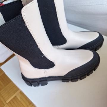 Ženske čizme broj 37 NOVO