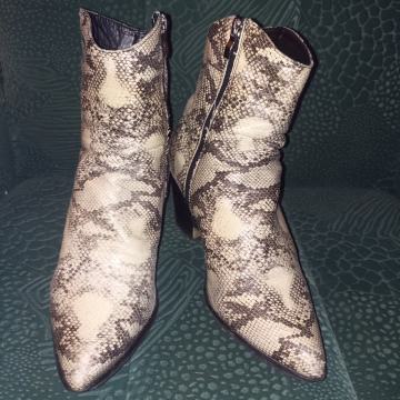 KAUBOJSKE GLEŽNJAČE ŠPIC 40 KAUBOJKE ČIZME PITON ZMIJA