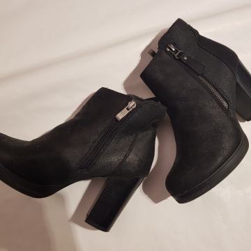 Ženske čižme gleznjače NOVO