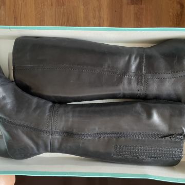 Ženske čizme do koljena