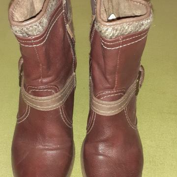 Ženske čizme mustang broj 38