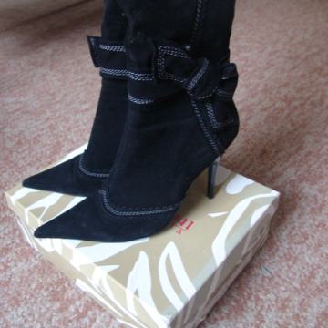 *** ŽENSKE ČIZME -KAO NOVE, povoljno prodajem ***